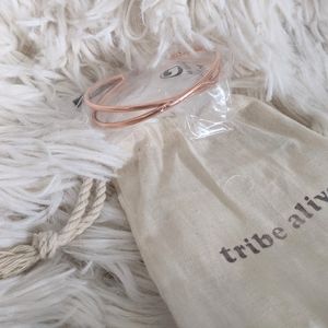 NWT Tribe Alive Rose Criss Cross Gold Bracelet